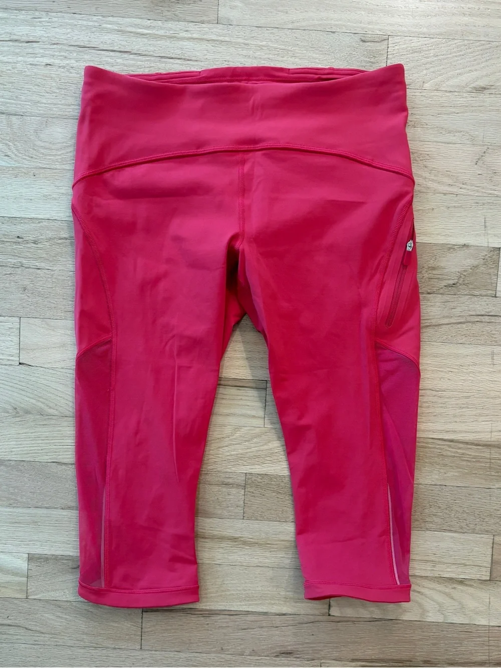 Lululemon Sun Runner Crop 17” Fuchsia Pink Mesh Running Leggings Size 8